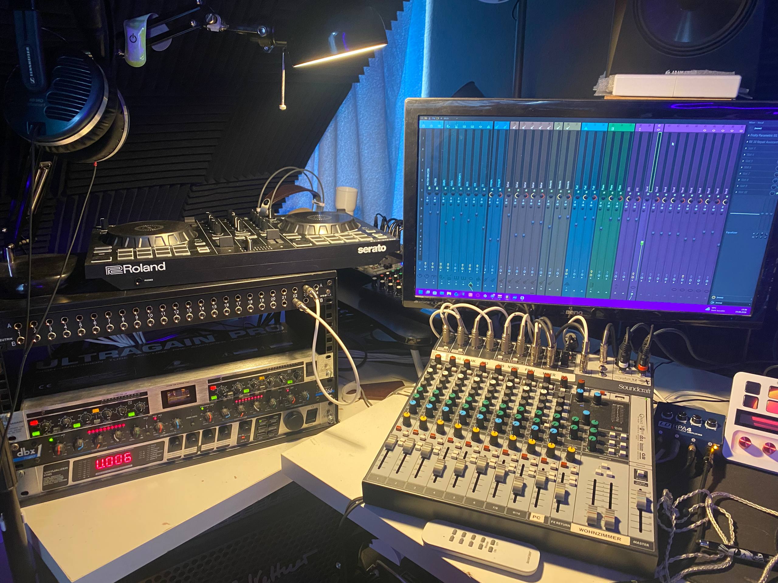 Soundcraft-Mischpult, Rackgeräte und FL-Studio-Mixer