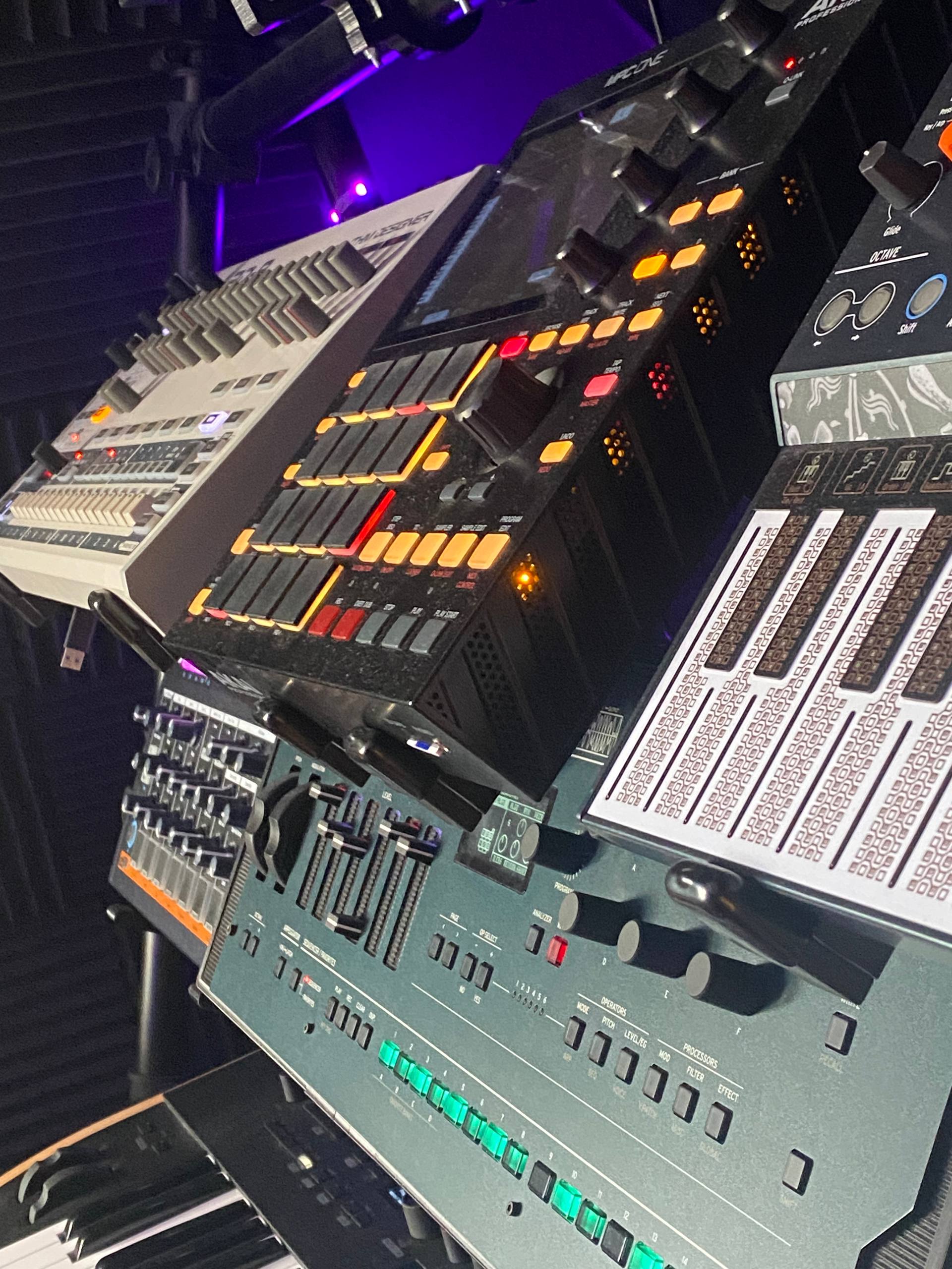 Drum Machines, Sampler und Synthesizer im Studio-Rack